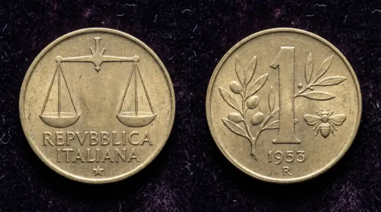 Moneta da 1 lira con ape del 1953, fronte e retro, fotografata su sfondo scuro